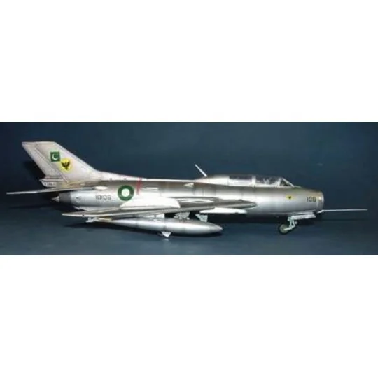 Shenyang FT-6 Trainer, 1/48 - Trumpeter 02813