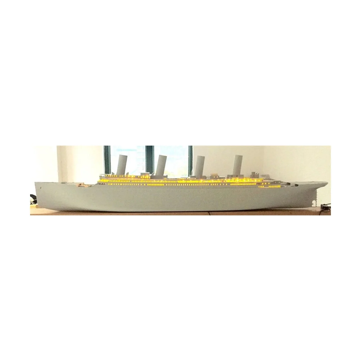 Titanic + LED Lights, 1/200 - Trumpeter 03719