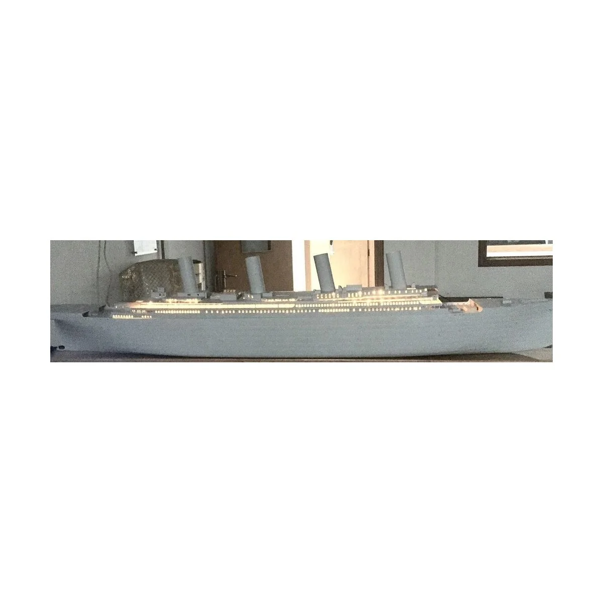 Titanic + LED Lights, 1/200 - Trumpeter 03719