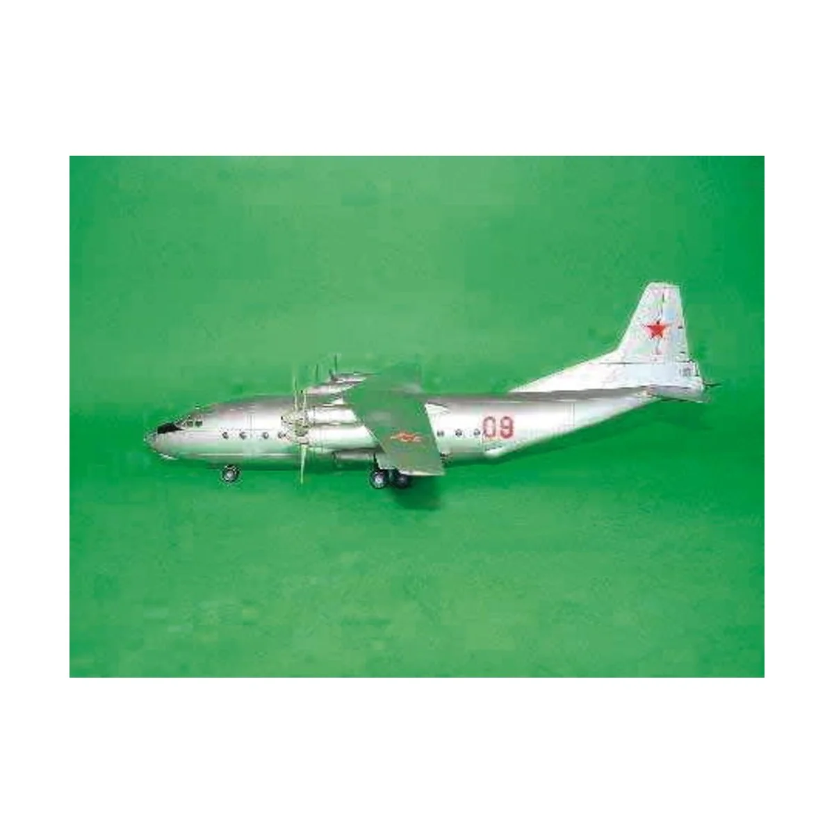 Antonov An-12 BK Cub, 1/100 - Trumpeter 04001
