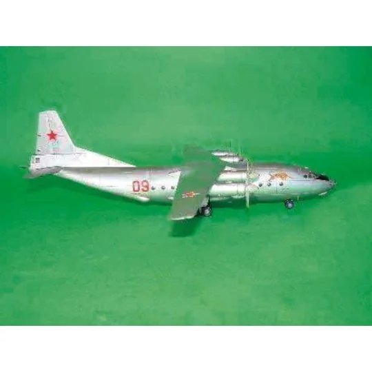 Antonov An-12 BK Cub, 1/100 - Trumpeter 04001