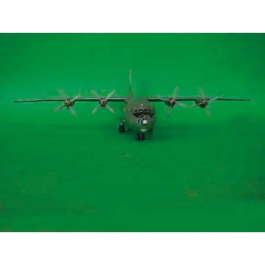 Antonov An-12 BK Cub, 1/100 - Trumpeter 04001