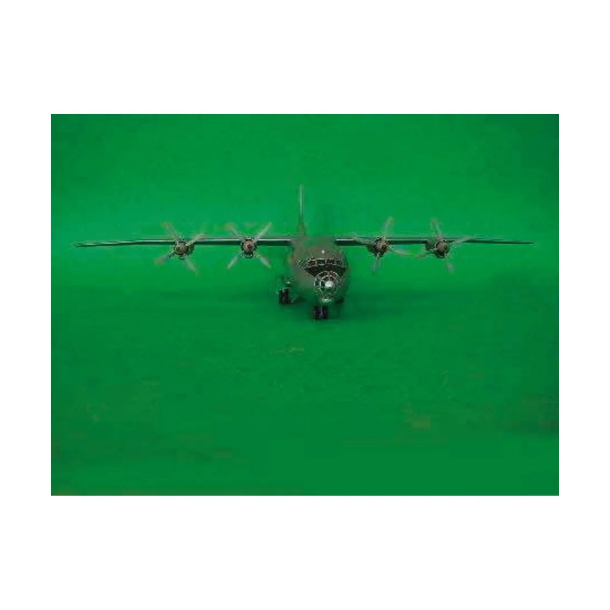Antonov An-12 BK Cub, 1/100 - Trumpeter 04001