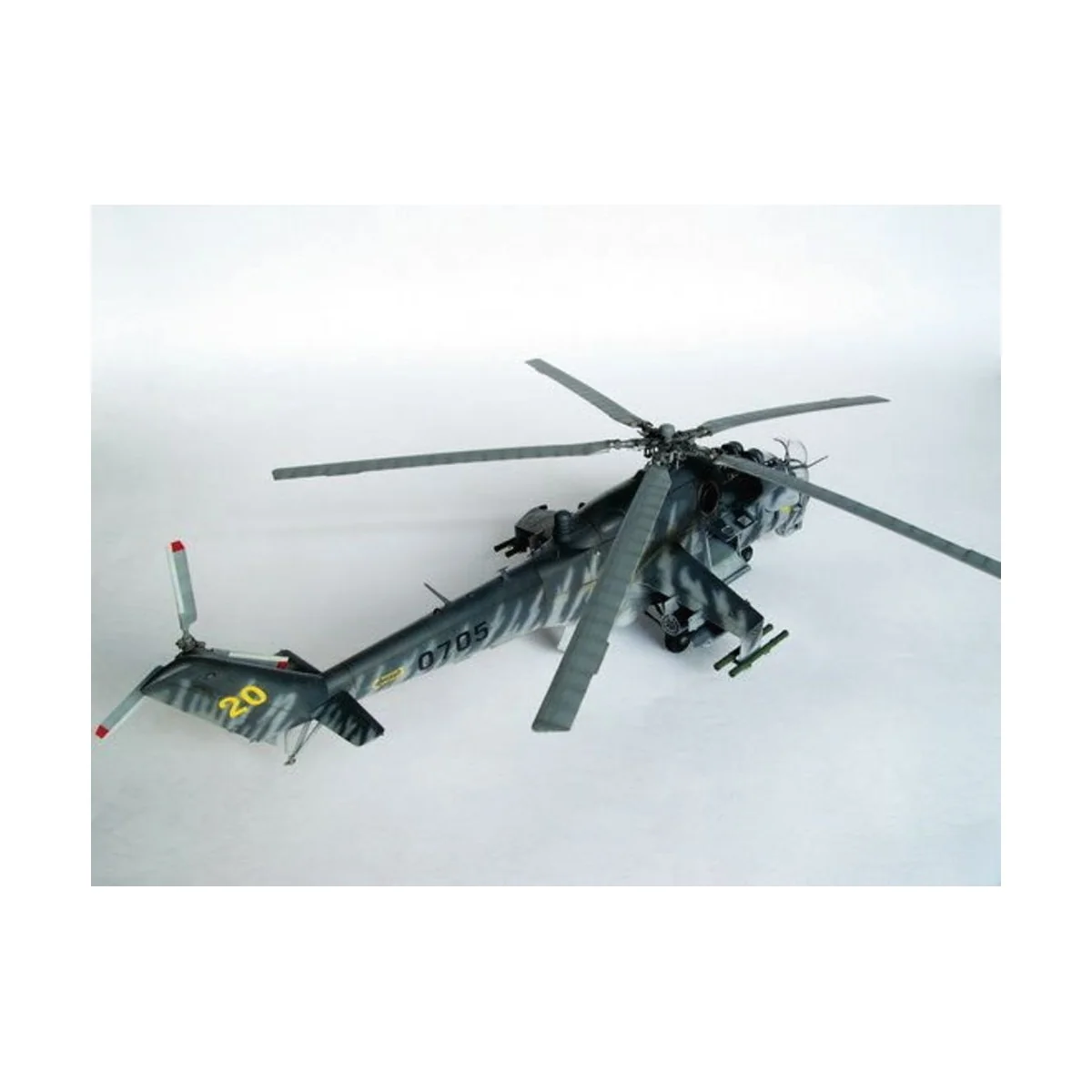 Mil Mi-24 V Hind-E, 1/35 - Trumpeter 05103