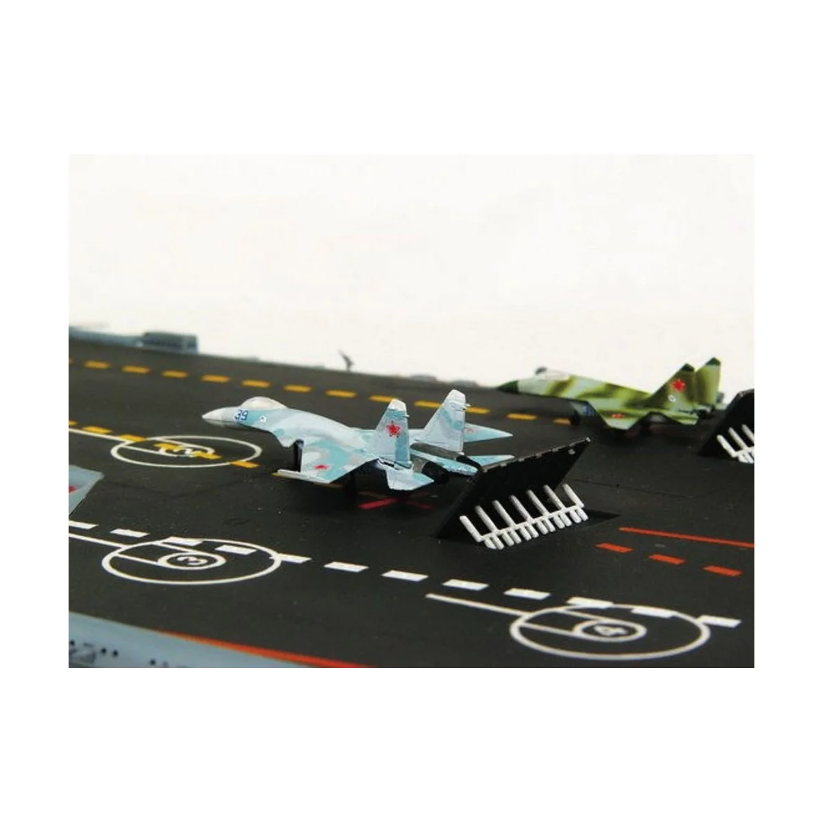 USSR AC Admiral Kuznetsov, 1/350 - Trumpeter 05606