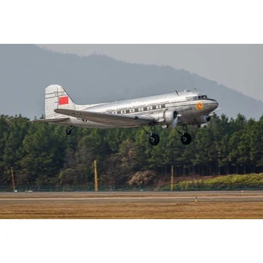 DC-3 - Trumpeter 05813