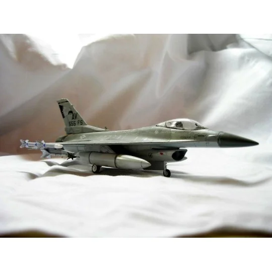 F-16C-40 Aviano A.B., 1/72 - Mistercraft D-90