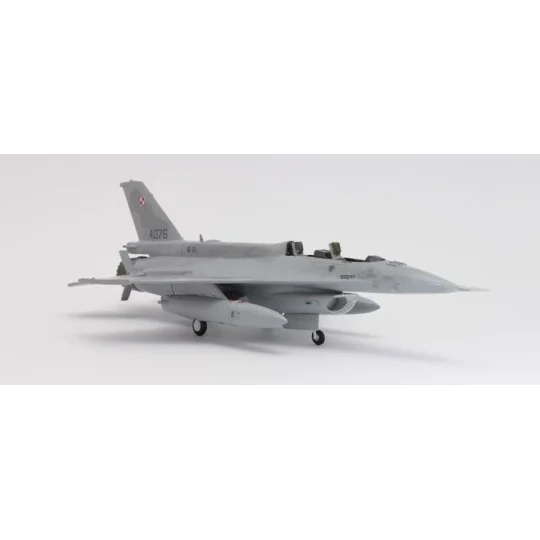 F-16CJ-52+Jastrzab/Hawk, 1/72 - Mistercraft D-116