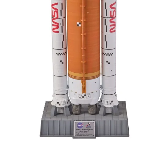 NASA Artemis Space Launch System (SLS), 1/144 - Revell 03760 NASA Artemis Space Launch System (SLS), 1/144 - Revell 03760