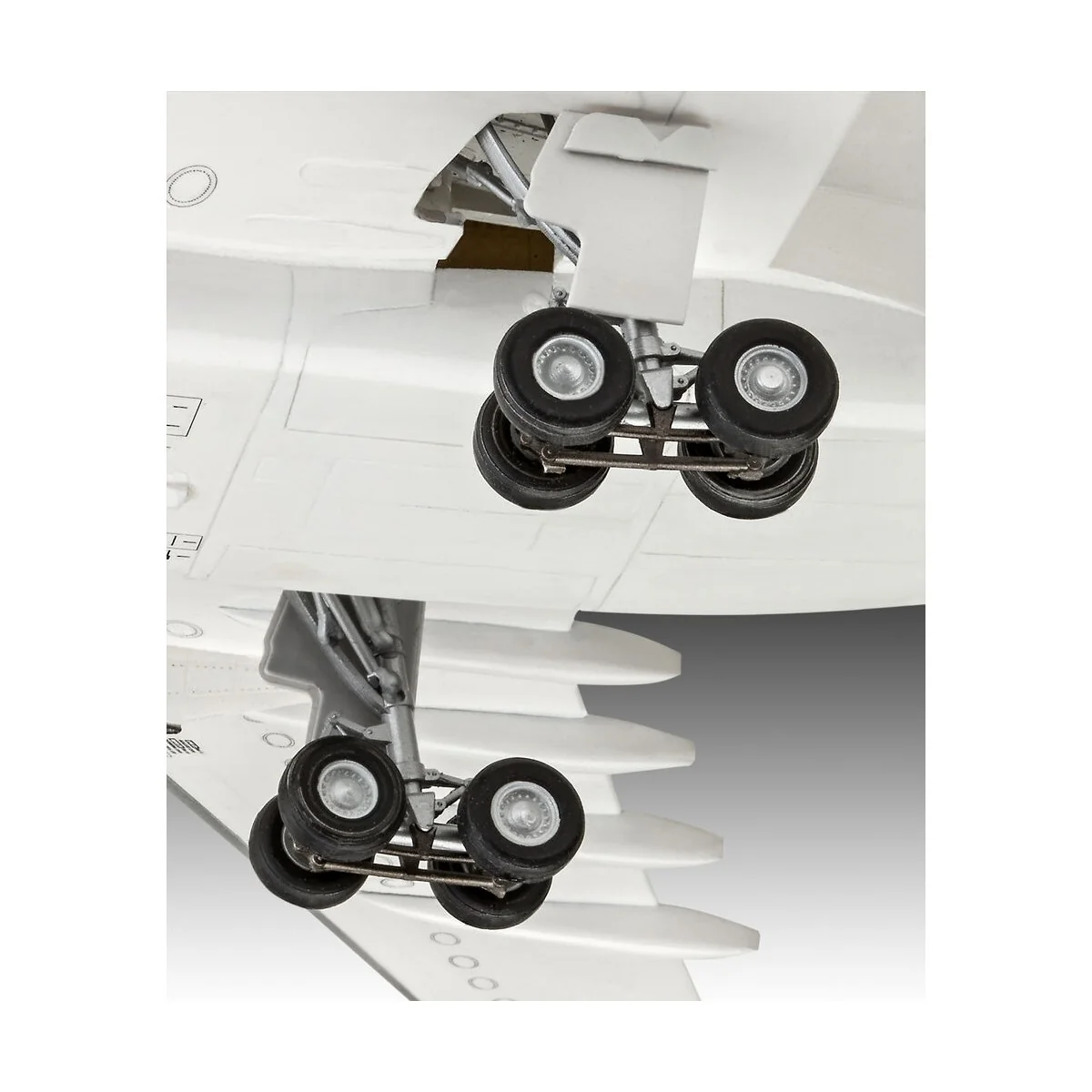 Airbus A330-300 - Lufthansa "New Livery - Revell 3816