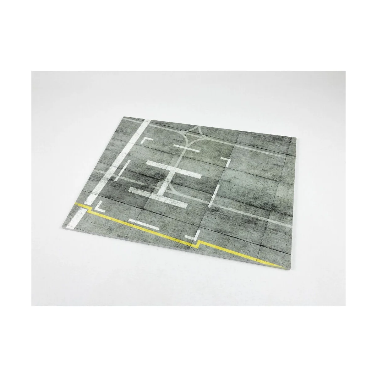 Modern NATO Airfield Type 1 300x230mm (Universal), 1/72 - Red Fox S...