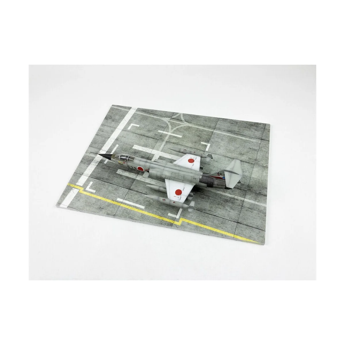 Modern NATO Airfield Type 1 300x230mm (Universal), 1/72 - Red Fox S...