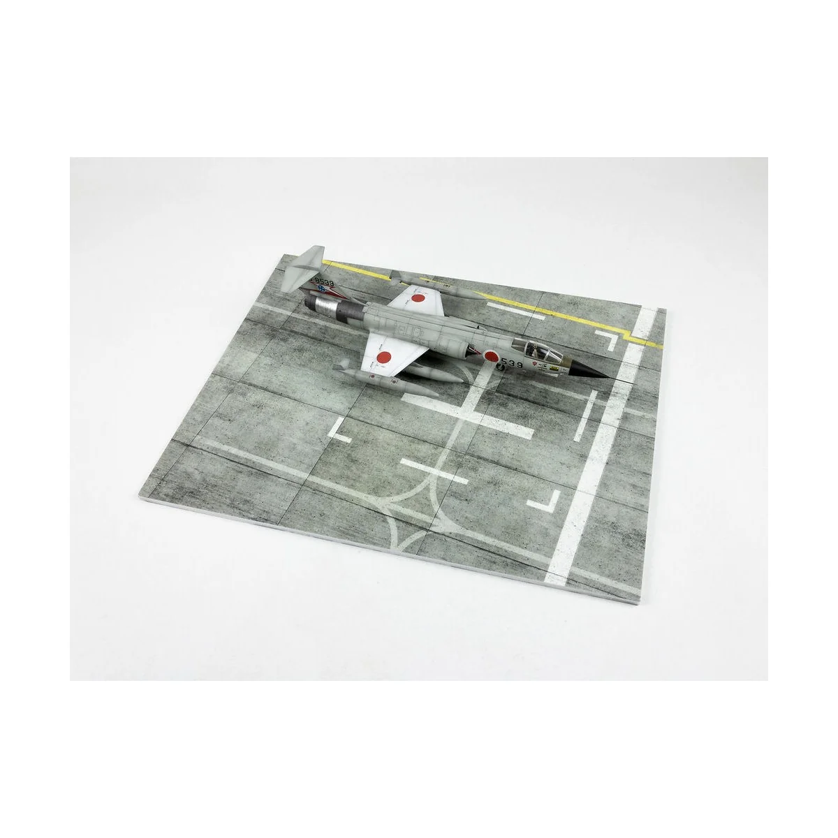 Modern NATO Airfield Type 1 300x230mm (Universal), 1/72 - Red Fox S...