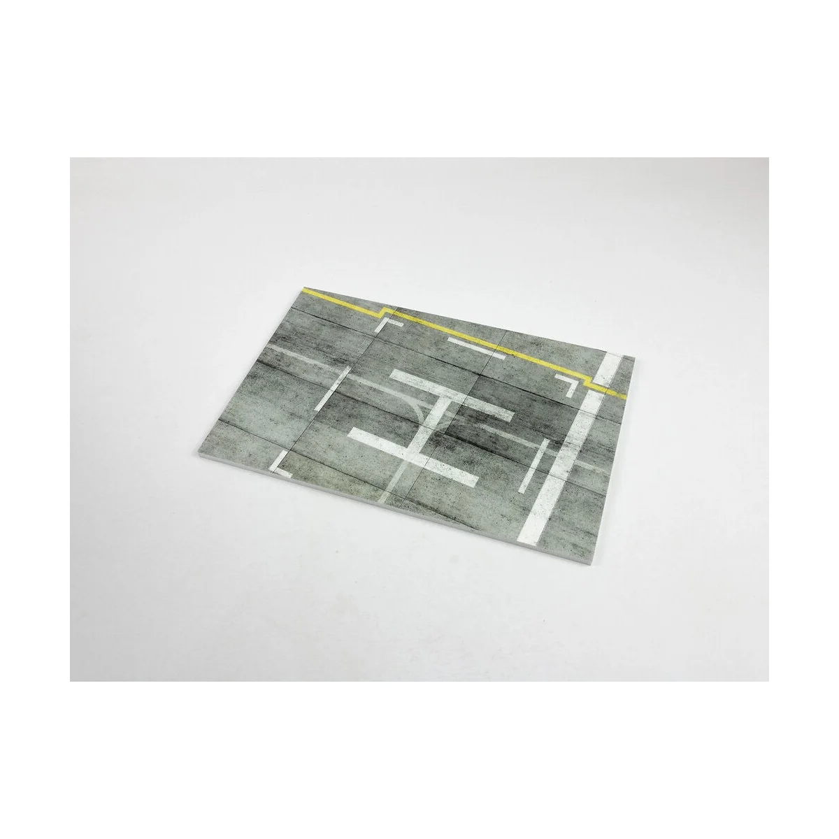Modern NATO Airfield Type 1 250x160mm (Universal), 1/72 - Red Fox S...