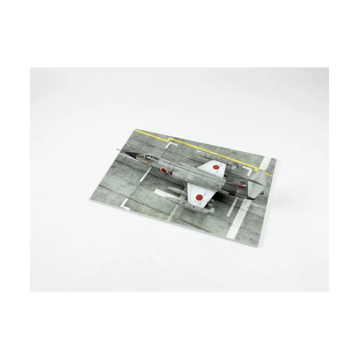 Modern NATO Airfield Type 1 250x160mm (Universal), 1/72 - Red Fox S...