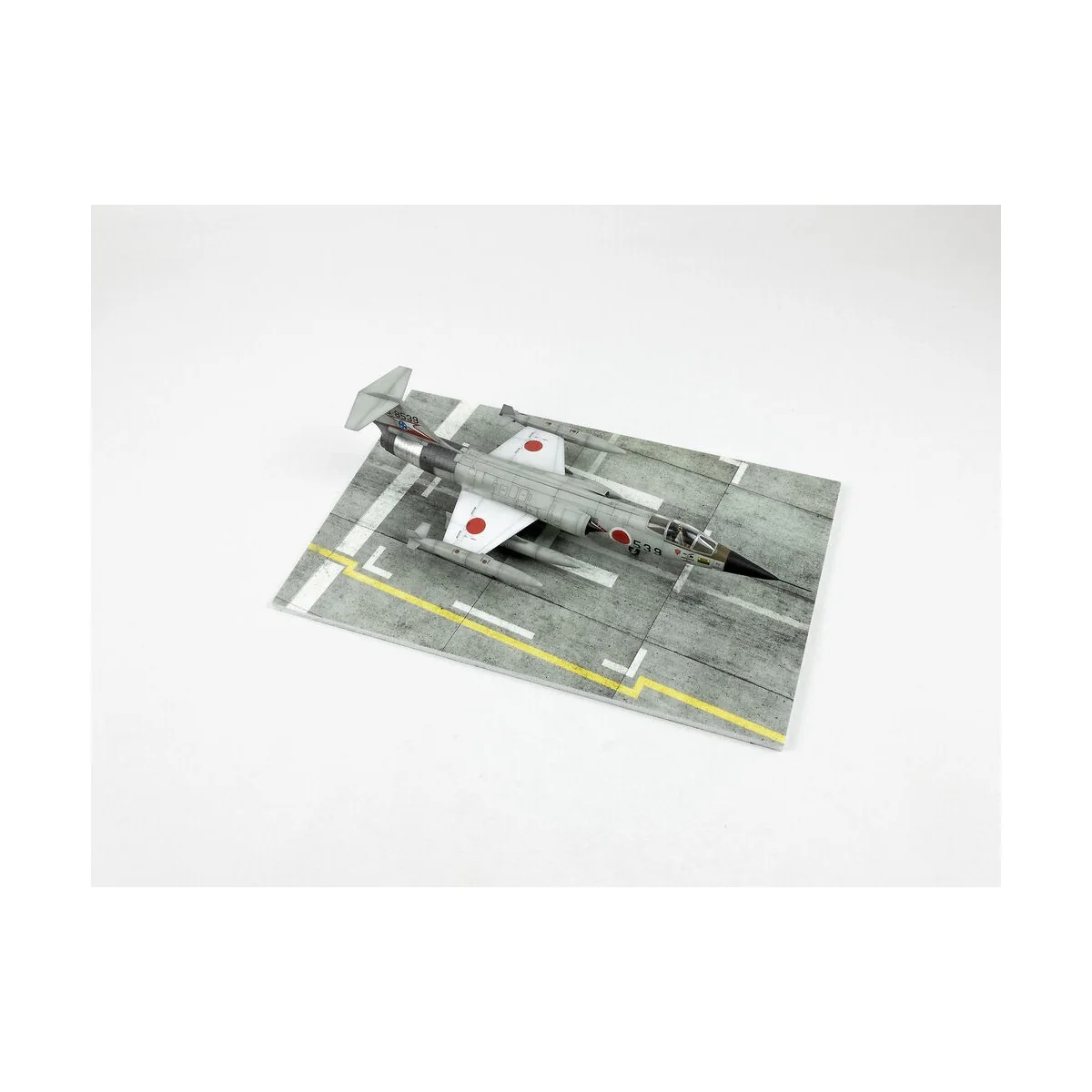 Modern NATO Airfield Type 1 250x160mm (Universal), 1/72 - Red Fox S...