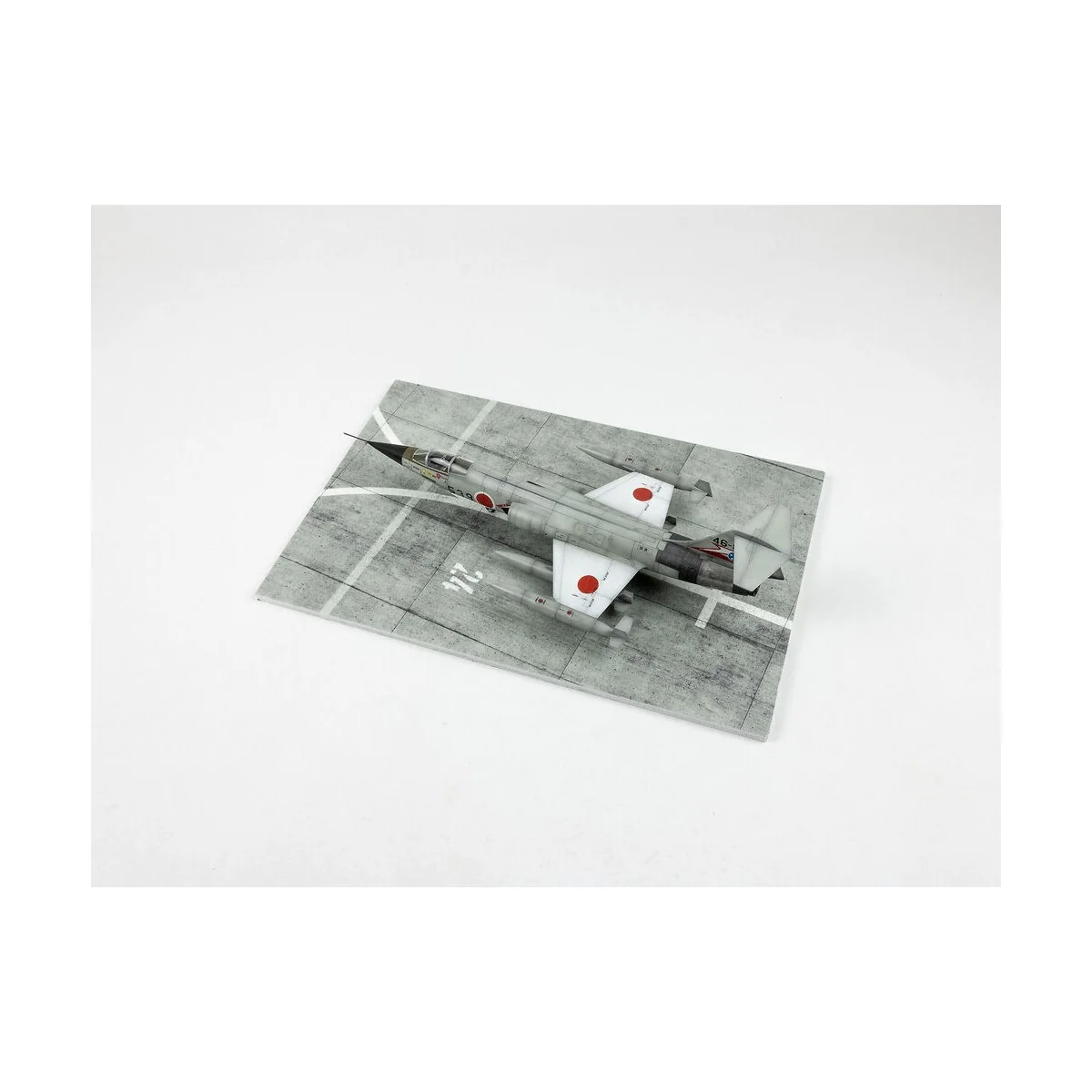 Modern NATO Airfield Type 3 250x160mm (Universal), 1/72 - Red Fox S...