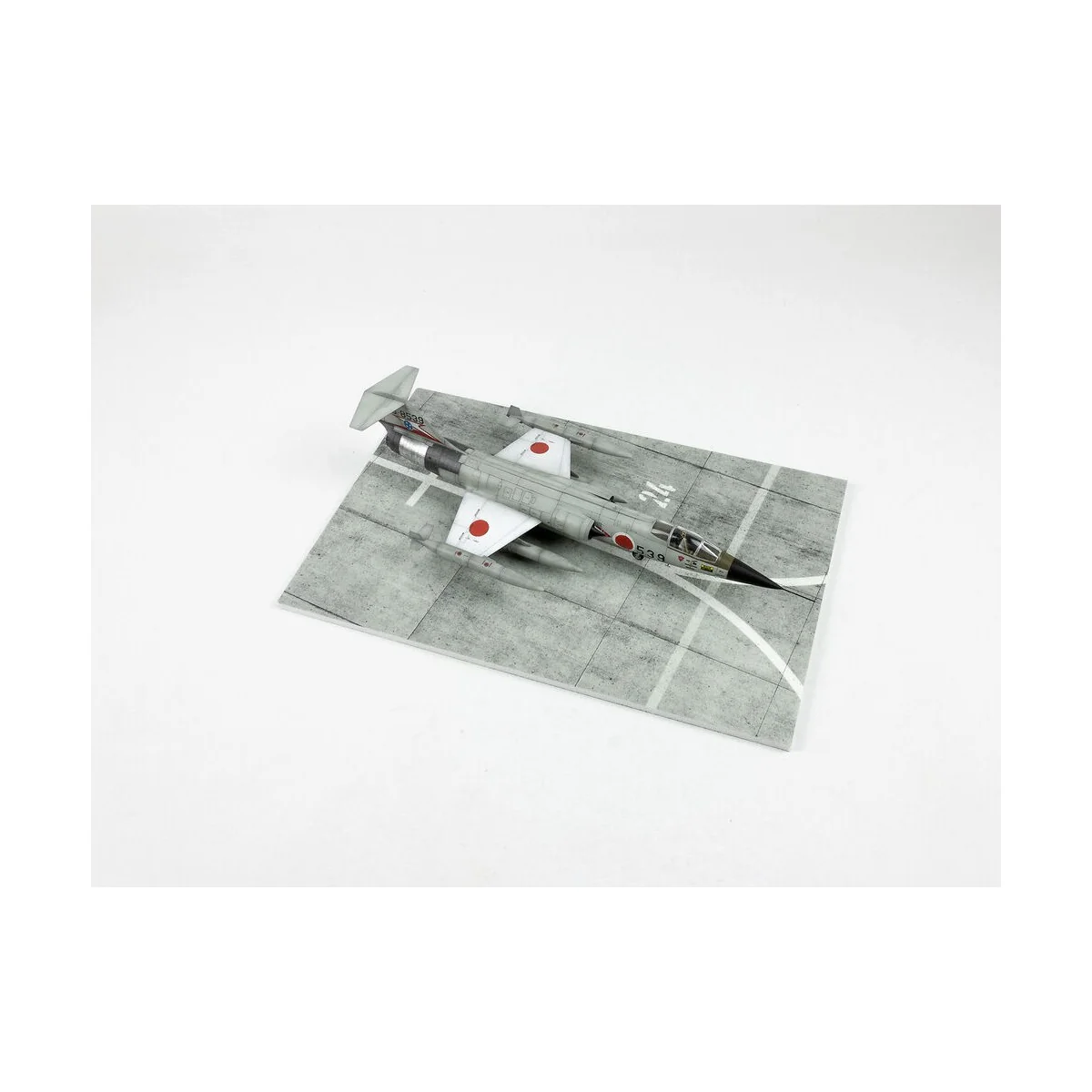 Modern NATO Airfield Type 3 250x160mm (Universal), 1/72 - Red Fox S...