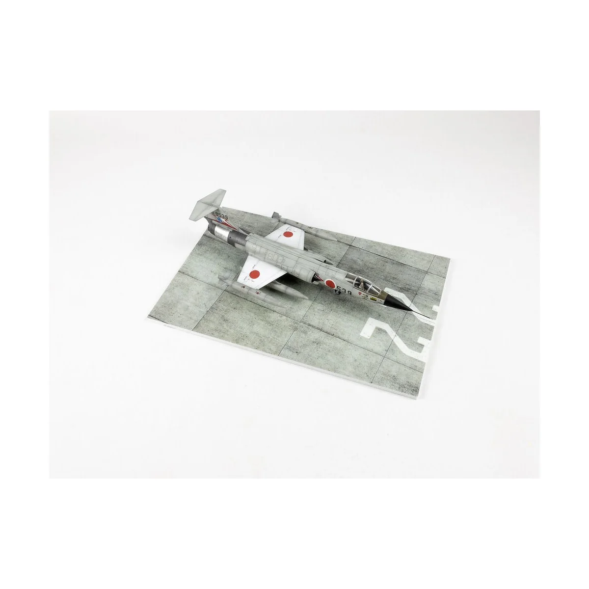 Modern NATO Airfield Type 4 250x160mm (Universal), 1/72 - Red Fox S...