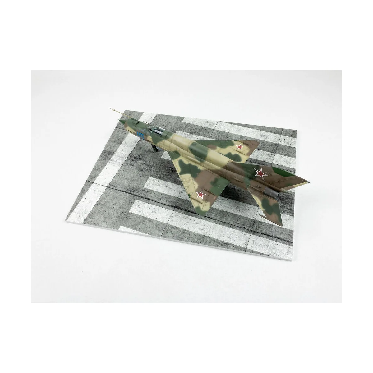 Modern NATO Airfield Type 5 300x230mm (Universal), 1/48 - Red Fox S...