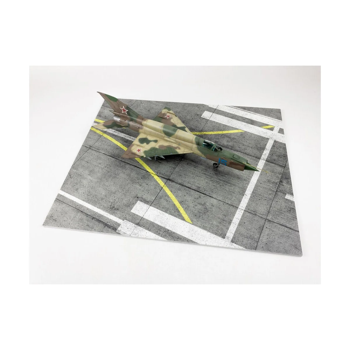 Modern NATO Airfield Type 6 380x320mm (Universal), 1/48 - Red Fox S...