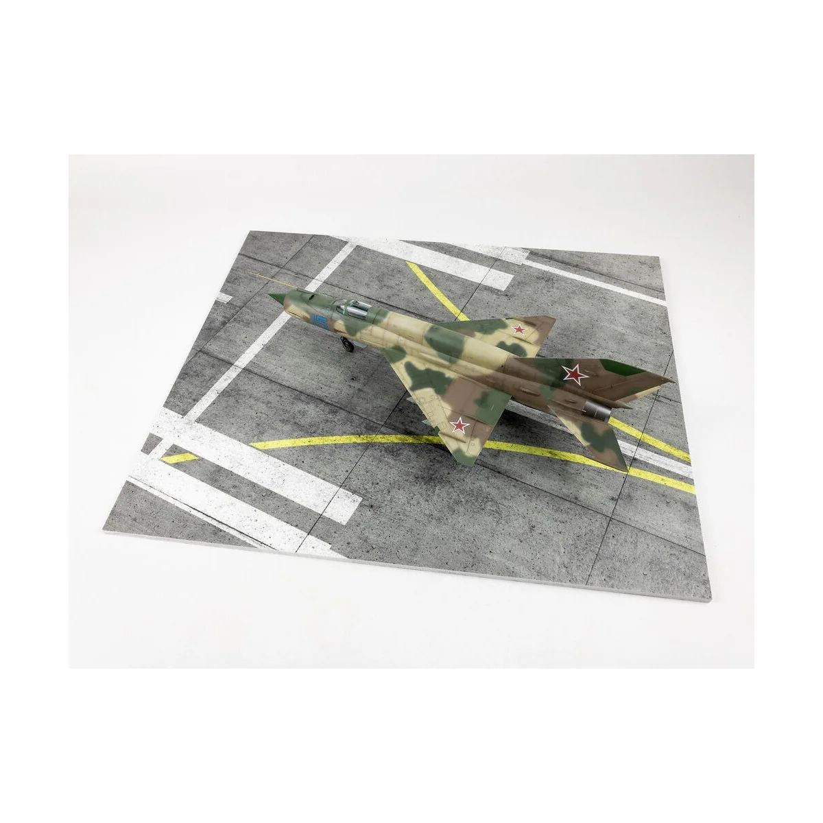 Modern NATO Airfield Type 6 380x320mm (Universal), 1/48 - Red Fox S...