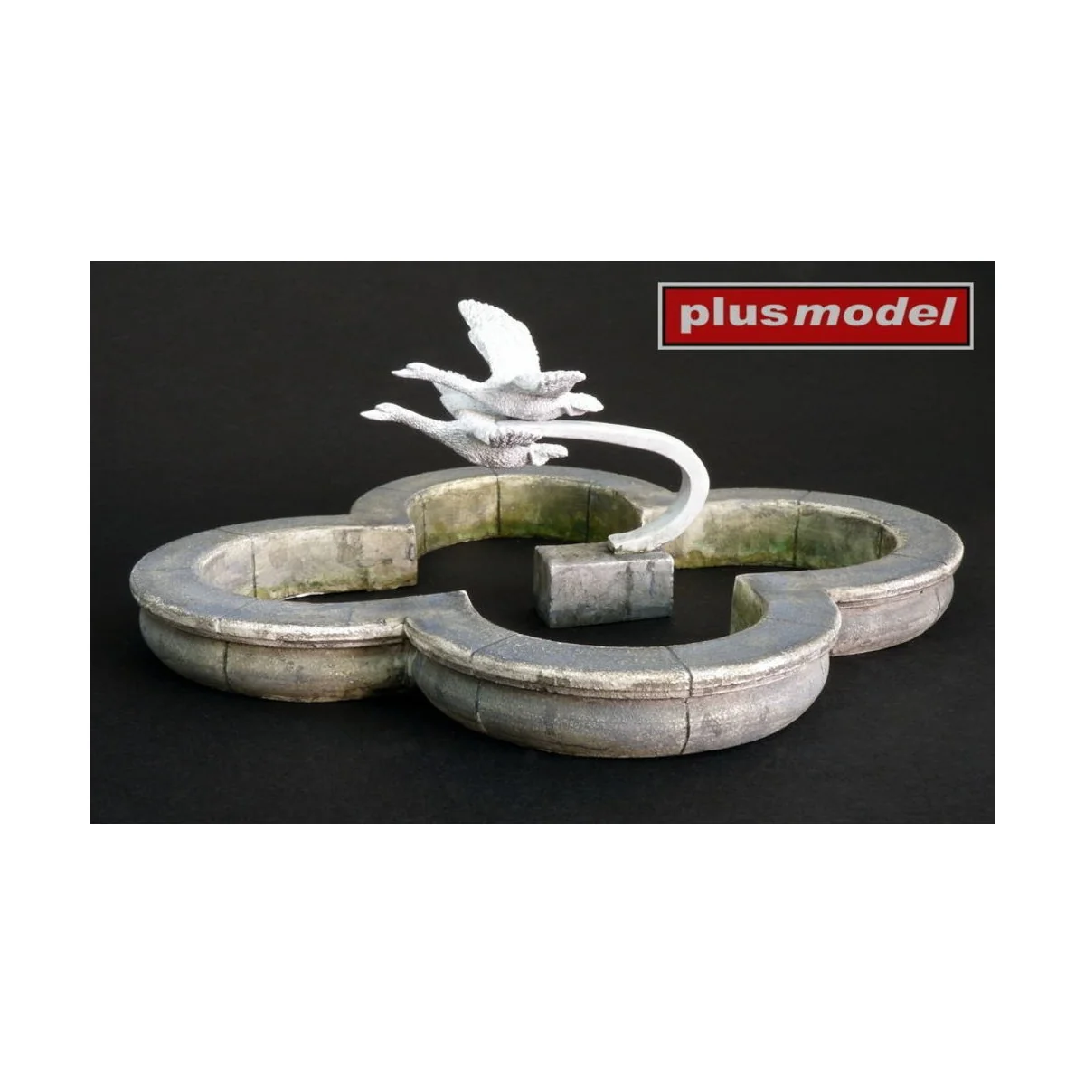 Park fountain with swans, 1/35 - Plus model 490