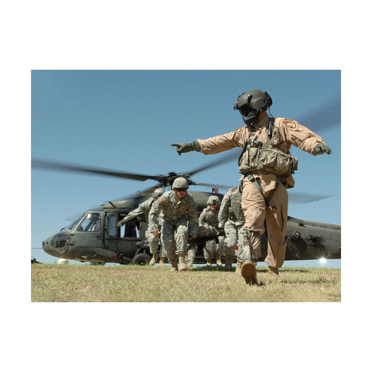 UH-60A Black Hawk Medevac with flight medics, 1/48 - ICM 48365