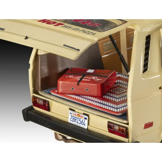 Stranger Things VW T3 Bus Surfer Boy, 1/25 - Revell 07725