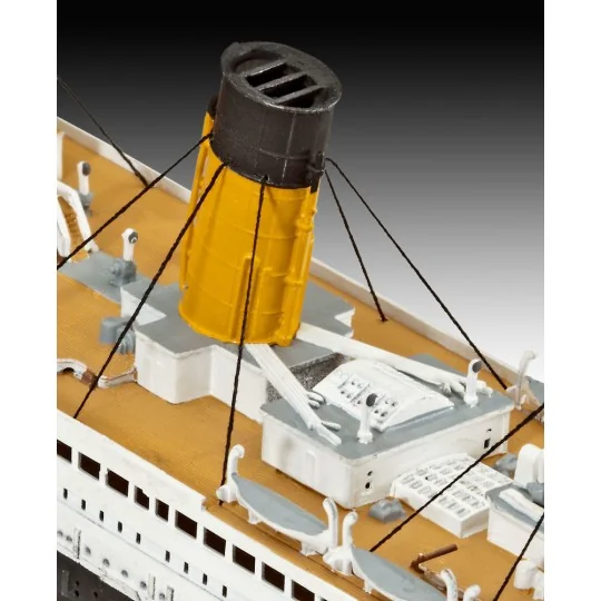R.M.S. Titanic, 1/700 - Revell 05210