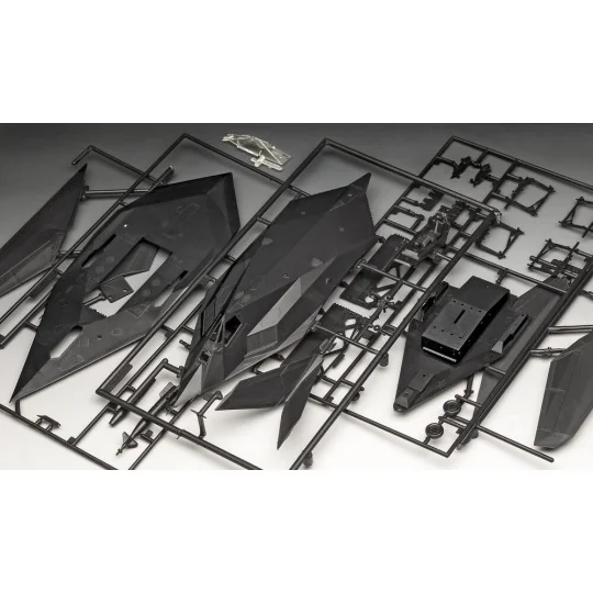 F-117A Nighthawk Stealth Fighter, 1/72 - Revell 03899 F-117A Nighthawk Stealth Fighter, 1/72 - Revell 03899