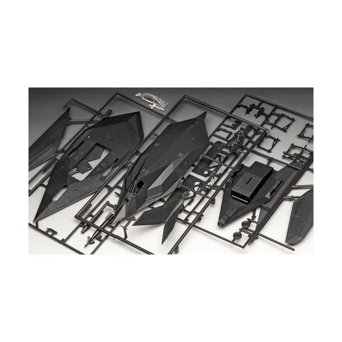 F-117A Nighthawk Stealth Fighter, 1/72 - Revell 03899 F-117A Nighthawk Stealth Fighter, 1/72 - Revell 03899
