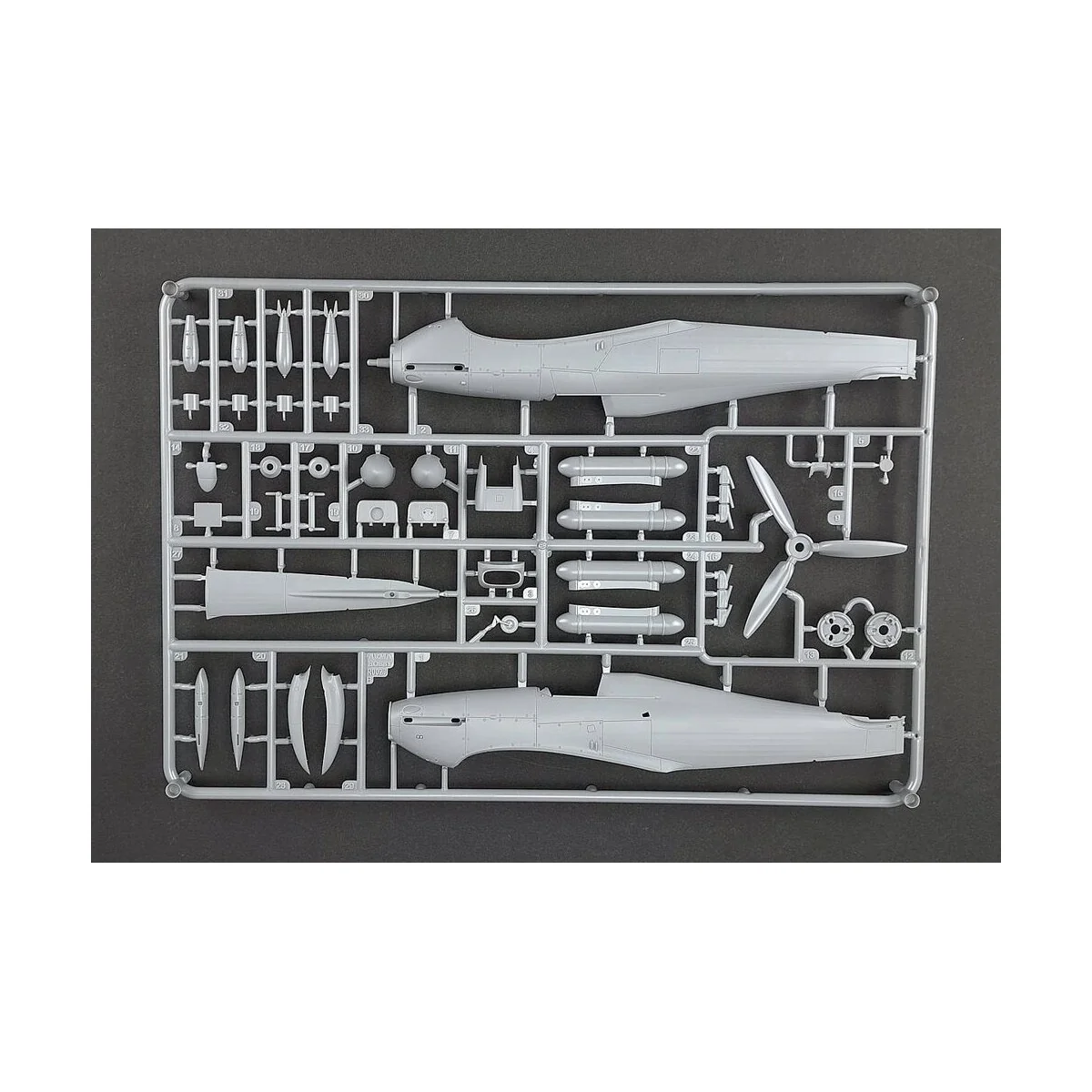 Hurricane Mk IIb, 1/48 - Arma Hobby 40007 Hurricane Mk IIb, 1/48 - Arma Hobby 40007
