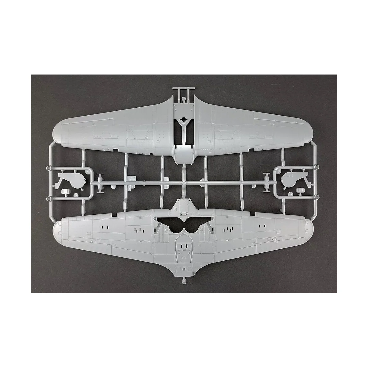Hurricane Mk IIb, 1/48 - Arma Hobby 40007 Hurricane Mk IIb, 1/48 - Arma Hobby 40007