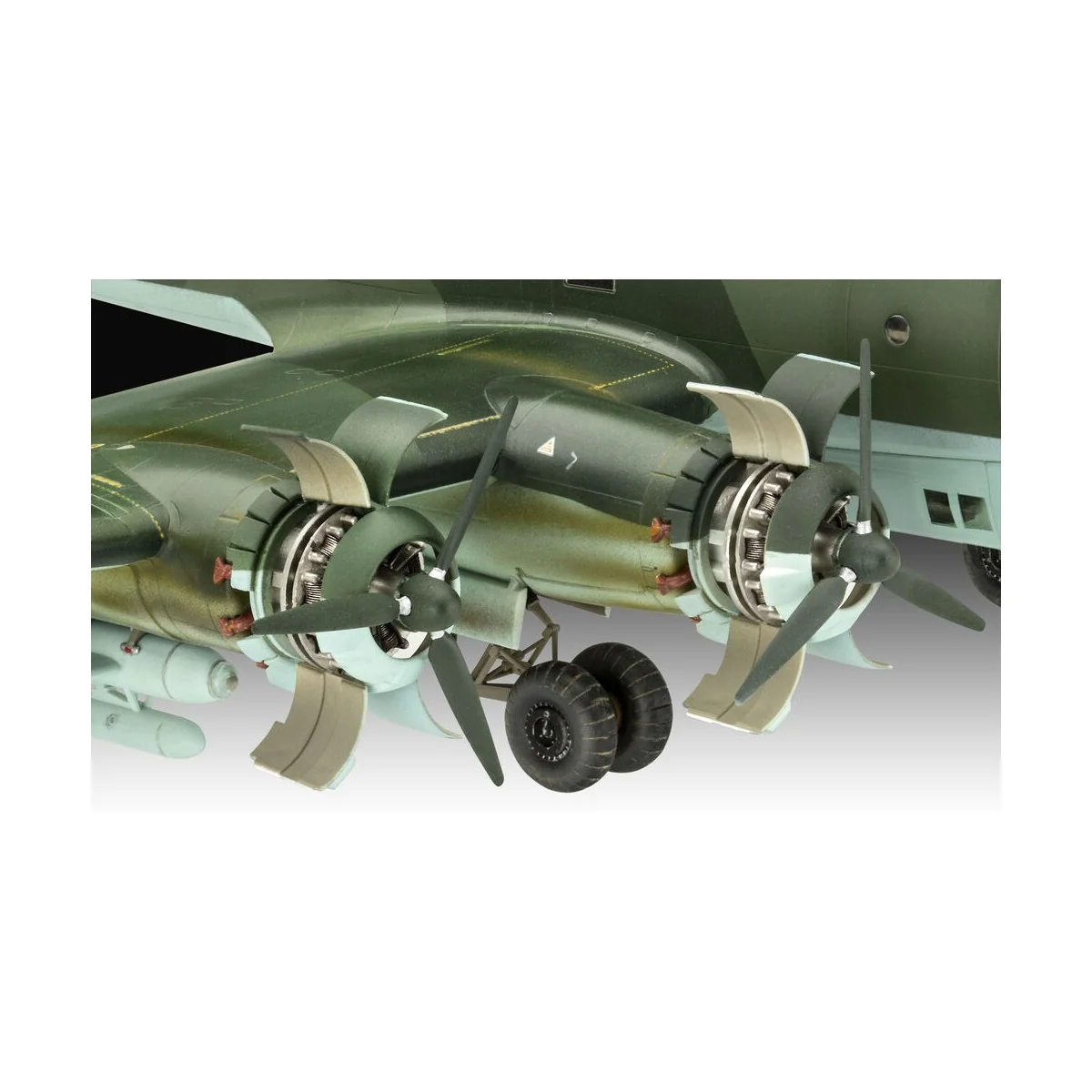 Focke-Wulf Fw 200 C-5/C-8 Condor, 1/72 - Revell 03777 Focke-Wulf Fw 200 C-5/C-8 Condor, 1/72 - Revell 03777