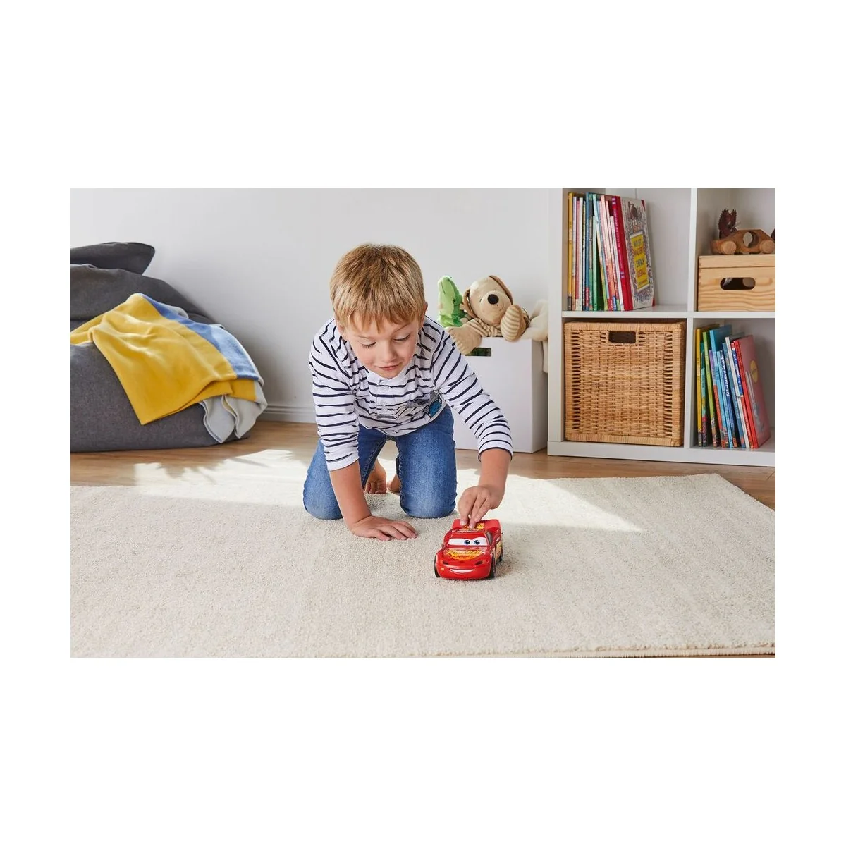 Lightning McQueen Disney-Cars Auto mit Licht&Sound, 1/20 - Revell 0...