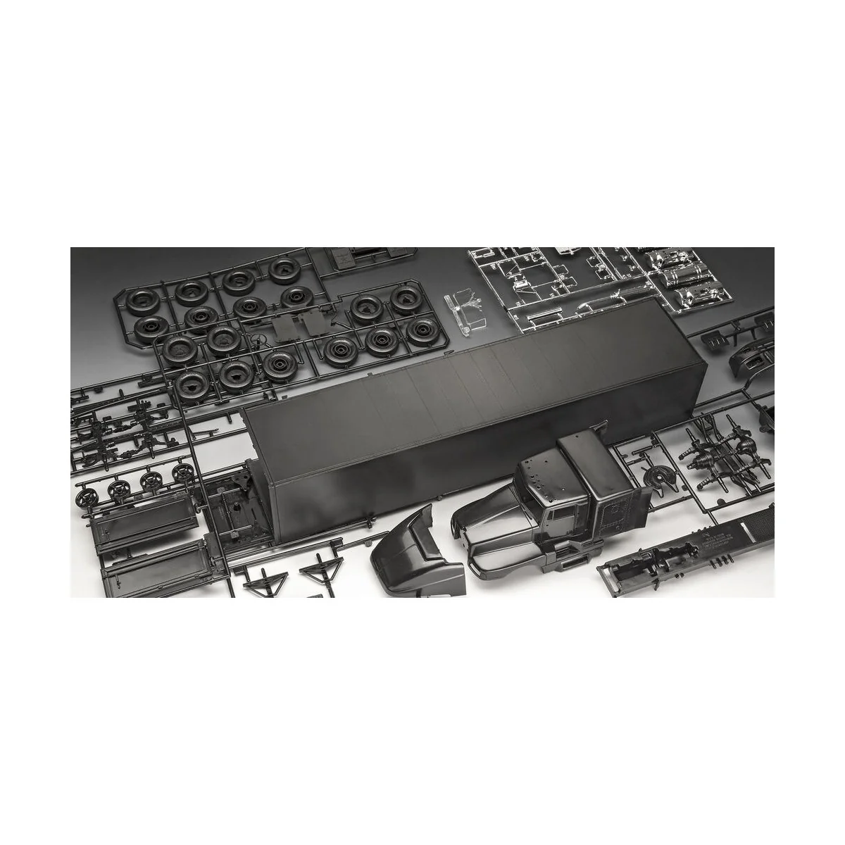 Tour Truck Iron Maiden (50th Anniversary), 1/32 - Revell 07740