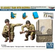 US ASSAULT TEAM WITH BAZOOKA, WW2 US GIs with Bazooka M1A1 rocket l...