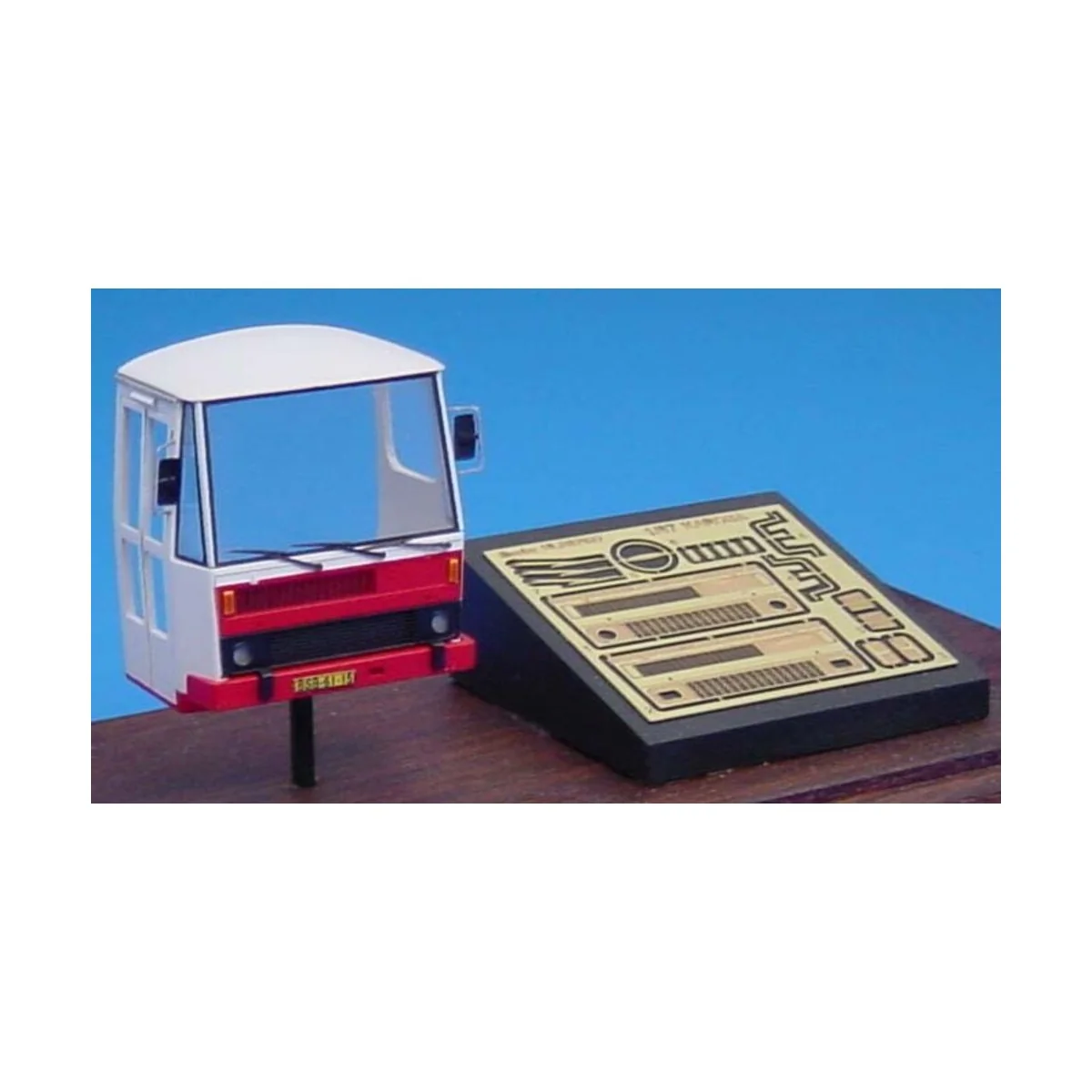 KAROSA, 1/87 - Hauler HLR87037