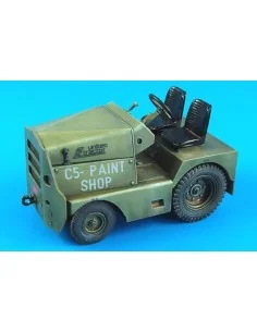 United tractor GC-340/SM340 tow tractor, 1/32 - Aerobonus 320.032