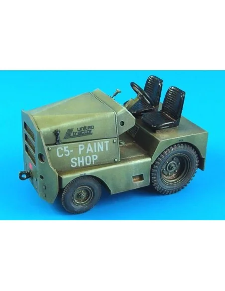 United tractor GC-340/SM340 tow tractor, 1/32 - Aerobonus 320.032
