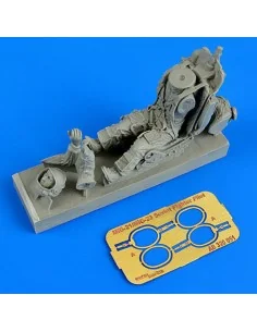 Soviet fighter pilot with ejection seat, 1/32 - Aerobonus 320.051