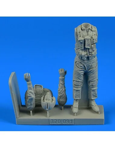 US NAVY Pilot with bag-Vietnam War 1965- -1973, 1/32 - Aerobonus 32...