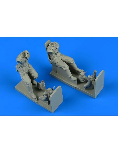 Soviet WWII Pilot a.Gunner for II-2m3 Sturmovik wit seat, 1/32 - Ae...