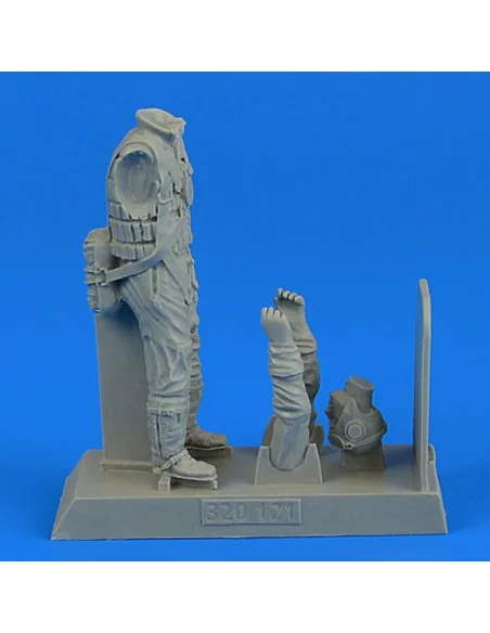German Luftwaffe Pilot WWII with life jacket, 1/32 - Aerobonus 320.121
