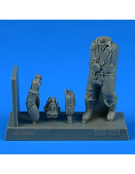 RAF WWII Bomber Pilot with parachute, 1/32 - Aerobonus 320.167