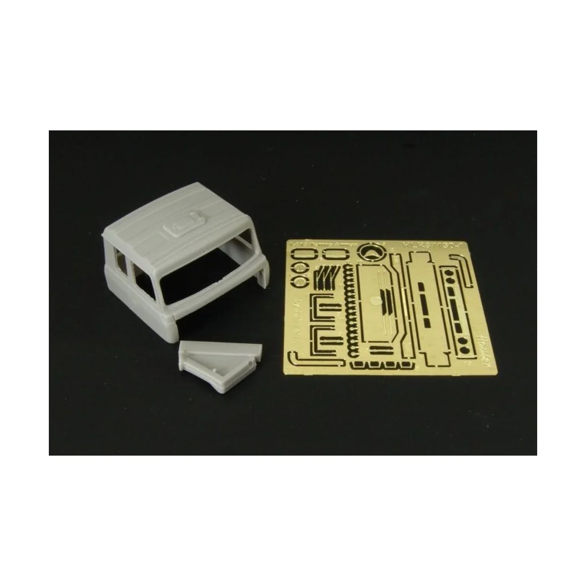 T-815 Terrno -CABINE mid, 1/87 - Hauler HLR87131 T-815 Terrno -CABINE mid, 1/87 - Hauler HLR87131
