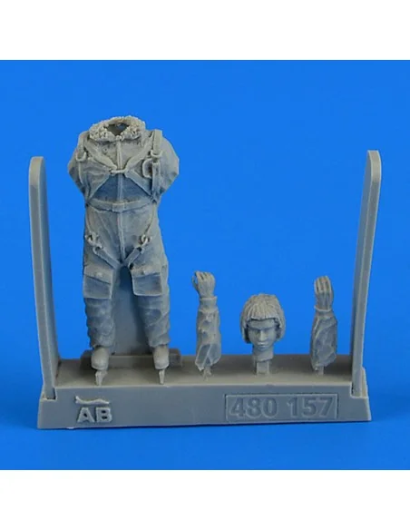 Soviet Woman Pilot WWII with parachute, 1/48 - Aerobonus 480.157
