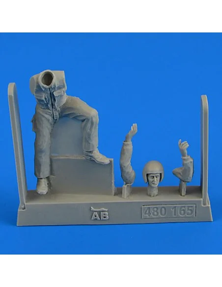 Warshaw Pact Aircraft Mechanic-part 1, 1/48 - Aerobonus 480.165