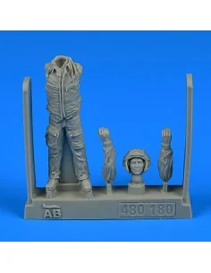 Modern Soviet Fighter Pilot with HUD, 1/48 - Aerobonus 480.180